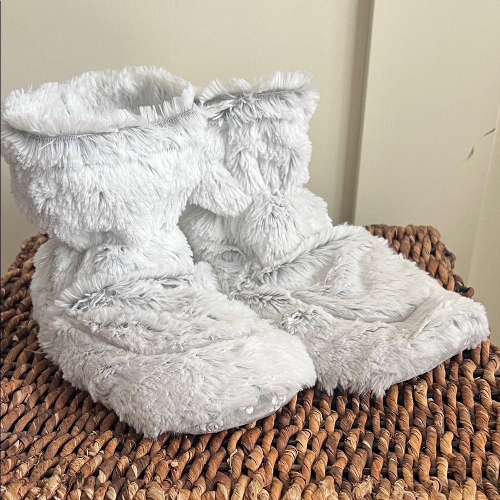 Cozy WhiteGray Microwaveable Furry Slippers With Lavender Scent